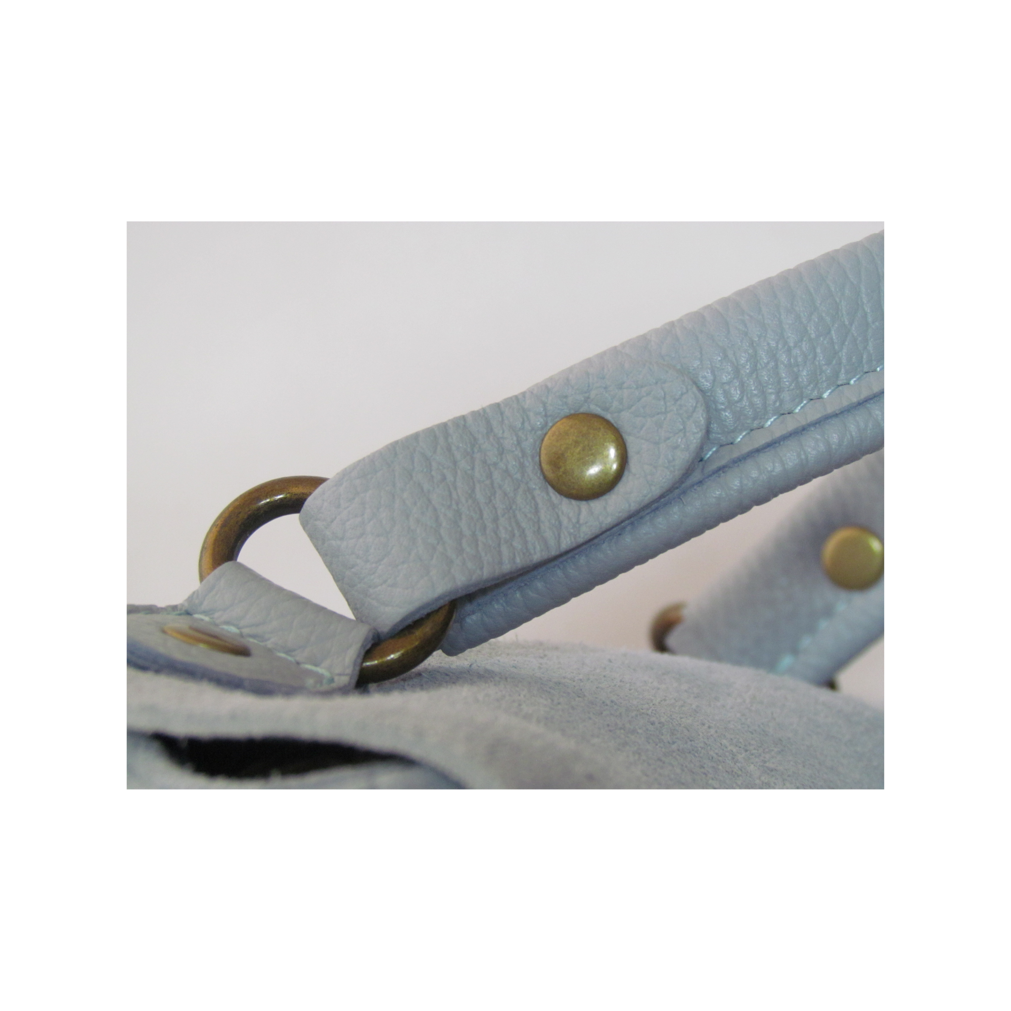 Cartera de Cuero Gamuza Sorrento - Celeste